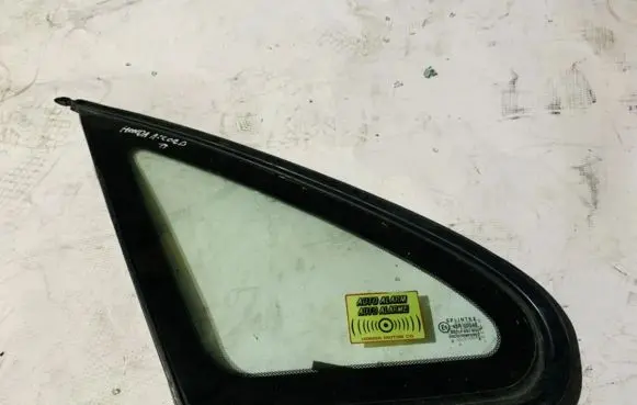 Rear vent window glass