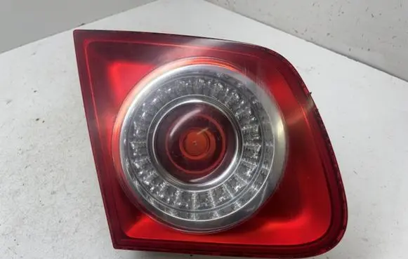 Volkswagen Jetta V Tailgate rear/tail lights 1K5945093