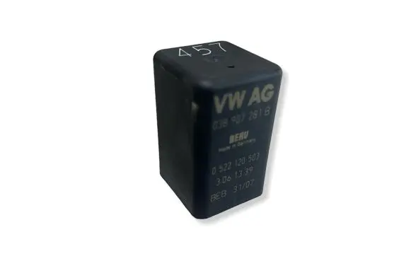 Volkswagen PASSAT B6 Glow plug pre-heat relay 038907281B