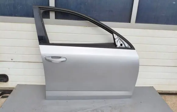 Skoda Octavia Mk3 (5E) Front door 5E0831052