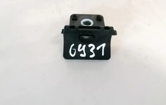 Radiator mount bracket