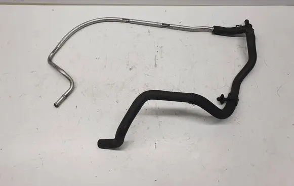 Volkswagen PASSAT B6 Fuel injector supply line/pipe 