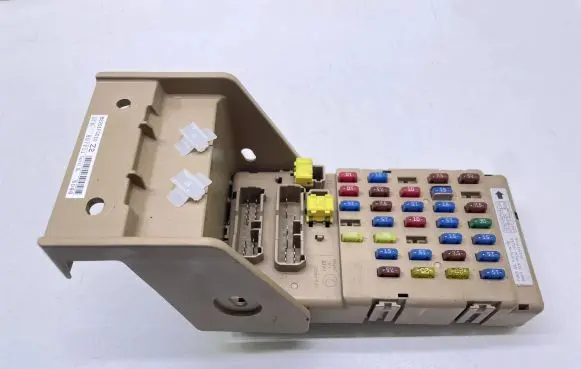 Subaru Forester SH Fuse module 82201FG010 807211