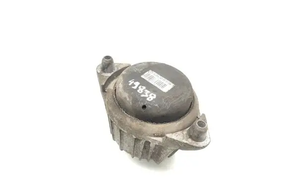 Mercedes-Benz C W204 Engine mount bracket A2042400517