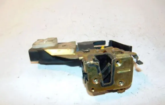 Mitsubishi Carisma Rear door lock M806387
