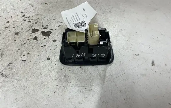 Toyota Auris 150 Electric window control switch