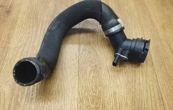 Porsche Macan (95B) Engine coolant pipe/hose 95B121109H