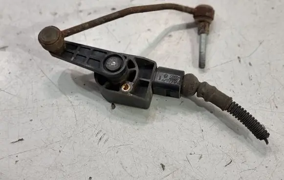 Audi A6 S6 C6 4F Front height sensor lever 1T0907503