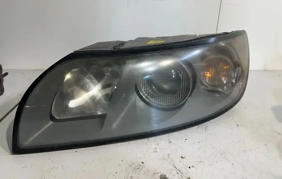 Volvo V50 Headlight/headlamp 30698885 0301198208
