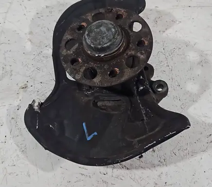 Mercedes-Benz C W204 Front wheel hub spindle knuckle A2043320101 2093320001
