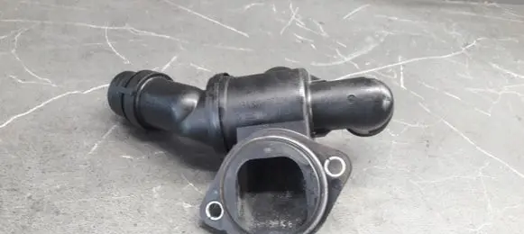 Volkswagen Golf V Thermostat housing 06f121111f
