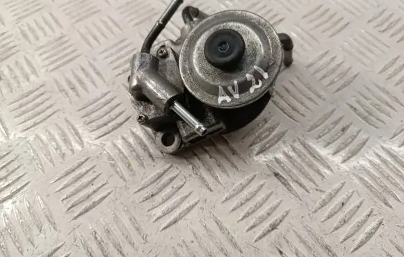 Toyota Avensis T250 Fuel filter bracket/mount holder 233800R010 233800R012