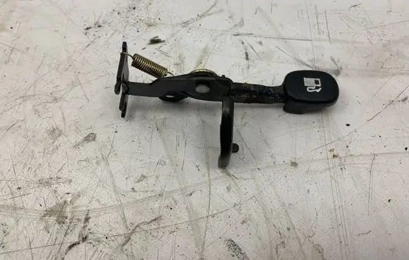 Hyundai Tucson JM Fuel cap release pull handle