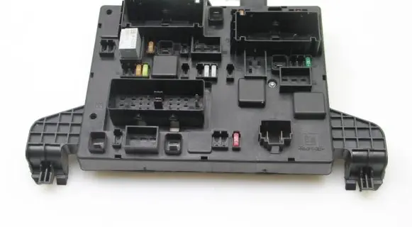 Opel Zafira C Fuse module 13368651
