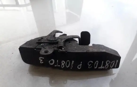 Toyota Corolla E120 E130 Engine bonnet/hood lock/catch
