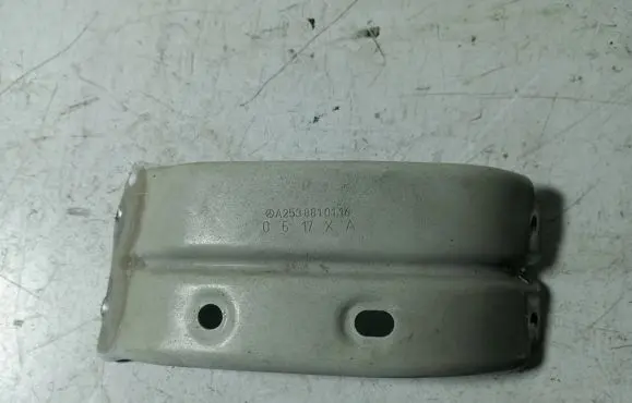 Mercedes-Benz GLC X253 C253 Fender mounting bracket A2538810116