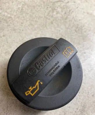 Audi A6 S6 C6 4F Oil filler cap 06C103485