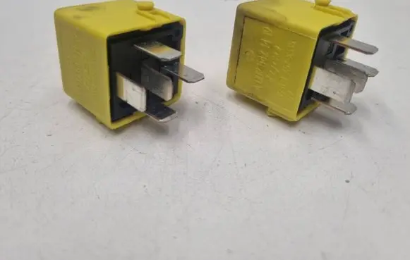 Mercedes-Benz A W176 Other relay A0025421419 0025421419 V23134A52X335