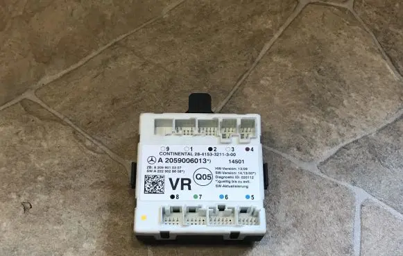 Mercedes-Benz C W205 Door control unit/module A2059006013