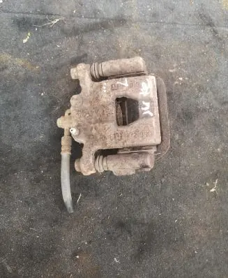 Nissan Juke I F15 Rear brake caliper