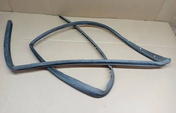 Audi Q5 SQ5 8R Rubber seal front door (on door) 8R0839119F
