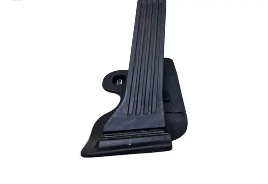 Accelerator throttle pedal