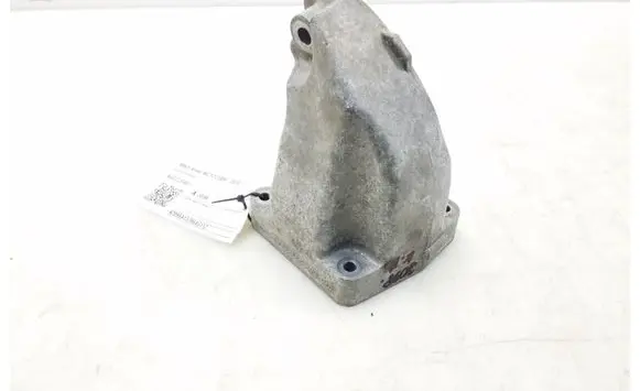 Mercedes-Benz E W212 Engine mounting bracket A6422235404