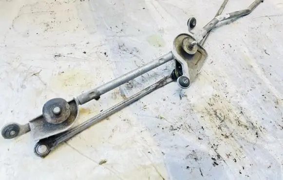Nissan Note (E11) Front wiper linkage and motor
