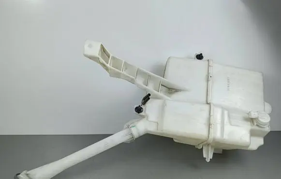 Mitsubishi Outlander IV Windshield washer fluid reservoir/tank
