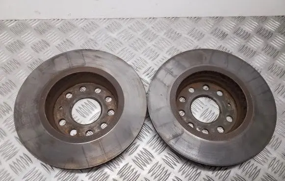Volkswagen Golf VII Rear brake disc