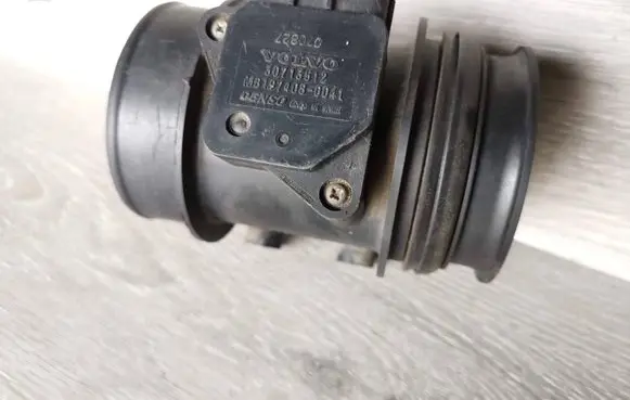 Volvo V70 Mass air flow meter 30713512 197408-0041