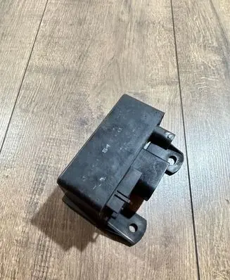 Mercedes-Benz S W220 Glow plug pre-heat relay