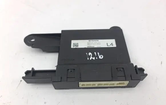 Toyota Corolla E210 E21 Air conditioning/heating control unit 8865002L40