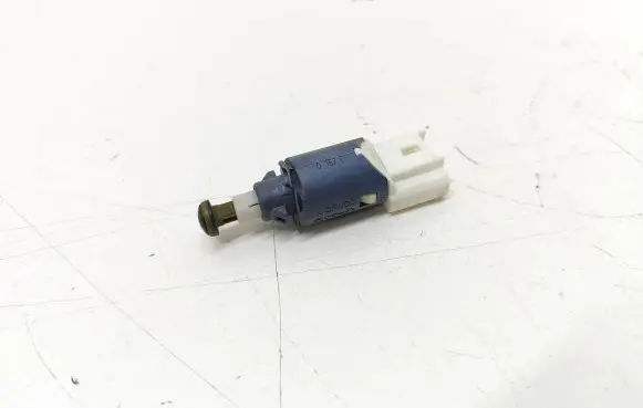 Renault Twingo II Brake pedal sensor switch 8200168238B 0167F 8200168238