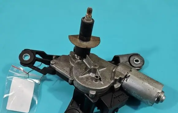 Toyota Yaris Rear window wiper motor 0390201861 IMPRK1566099