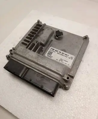 Volkswagen Golf VII Engine control unit/module 04L907445E 28499989