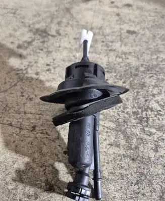 Ford Focus Clutch master cylinder KG19300