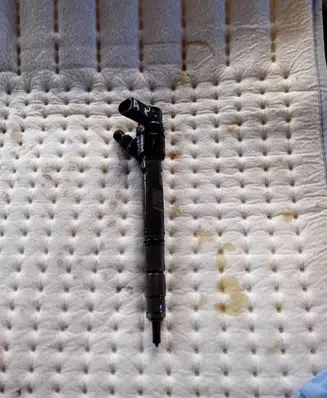 Audi A8 S8 D3 4E Fuel injector 0445110158