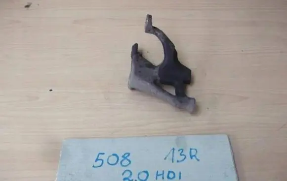 Peugeot 508 Radiator mount bracket