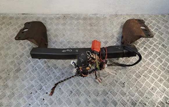 Toyota Auris 150 Tow bar set PZ408E255400