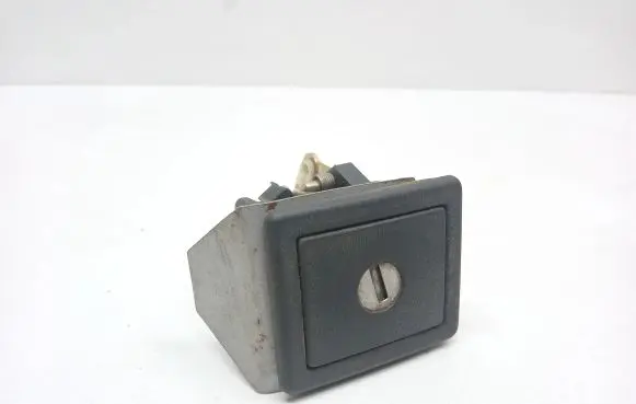 Renault Clio I Tailgate exterior lock 