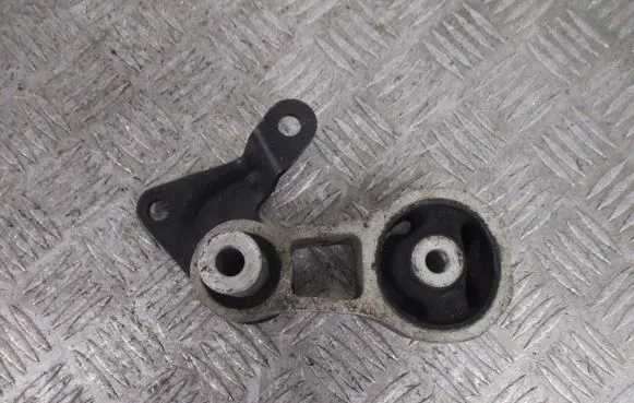 Ford Fiesta Engine mount bracket 8V516P082AC