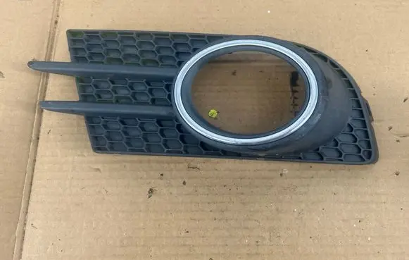 Volkswagen Tiguan Front fog light trim/grill 5N0853666H