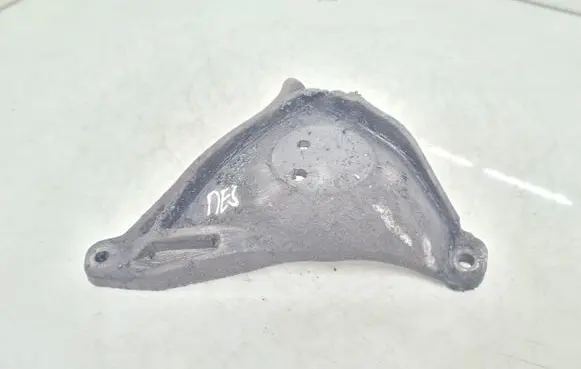 BMW 5 E39 Engine mounting bracket 1096080