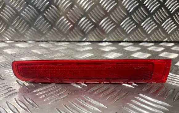 Third/center stoplight