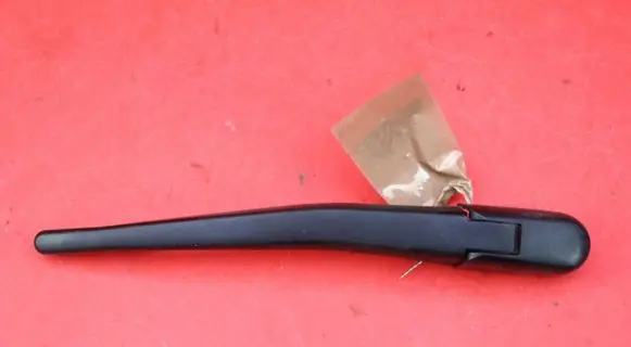 Nissan Pathfinder R51 Rear wiper blade arm 