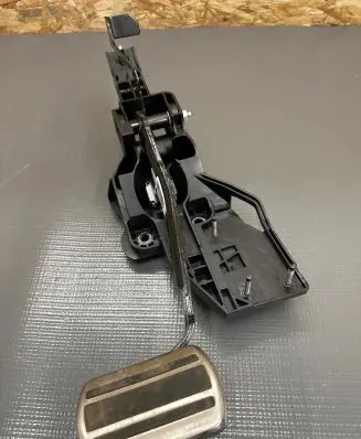 Peugeot 508 II Brake pedal 9824805180