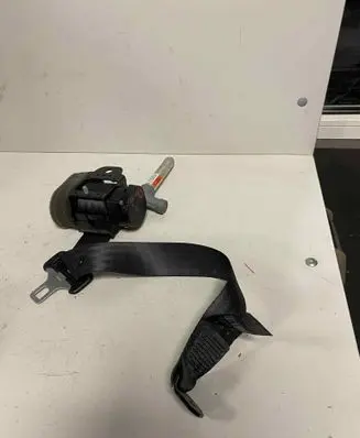 Volvo S40 Rear seatbelt 8639547