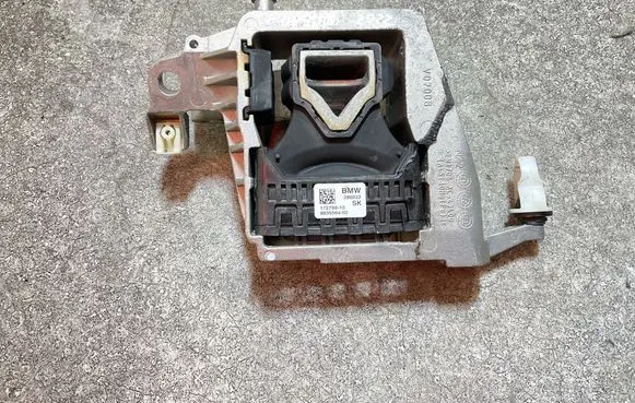 BMW 2 F44 Engine mount bracket 8835564 280222 17276810