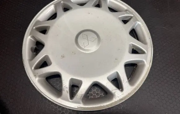 Mitsubishi Colt R14 wheel hub/cap/trim 72107 12345678 65005